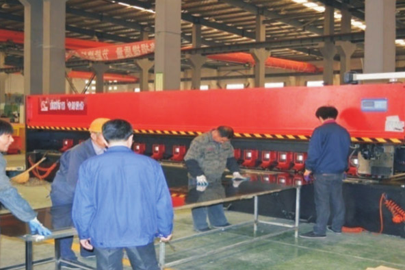 12米數(shù)控開槽機(jī)